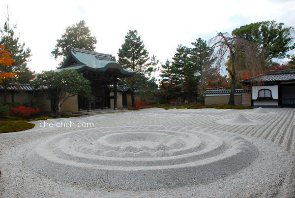Hashin-tei 波心庭 With Classic Japanese Rock Garden 枯山水(Karesansui) & Chokushi-mon 勅使門 (Imperial Messenger's Gate) @ Kodai-ji, Kyoto